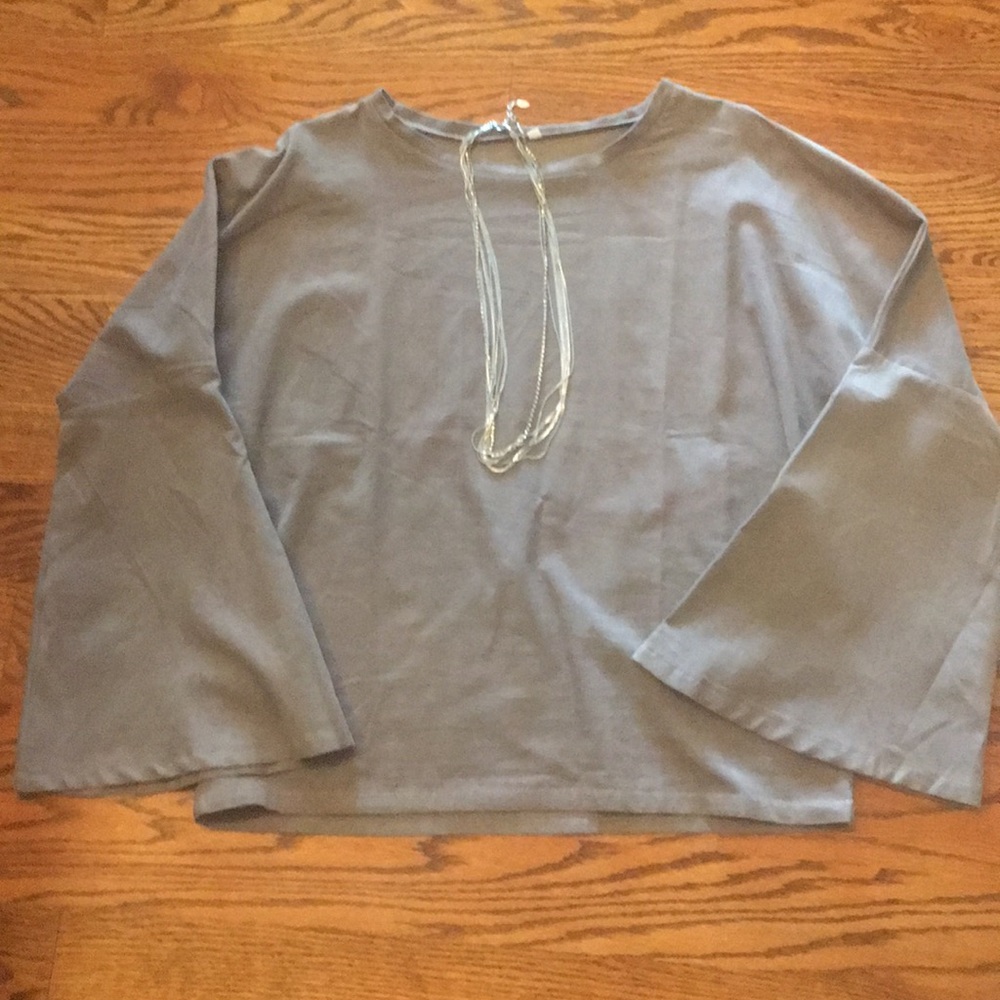 Gray top in soft corduroy type material, NWOT - Picture 5 of 8